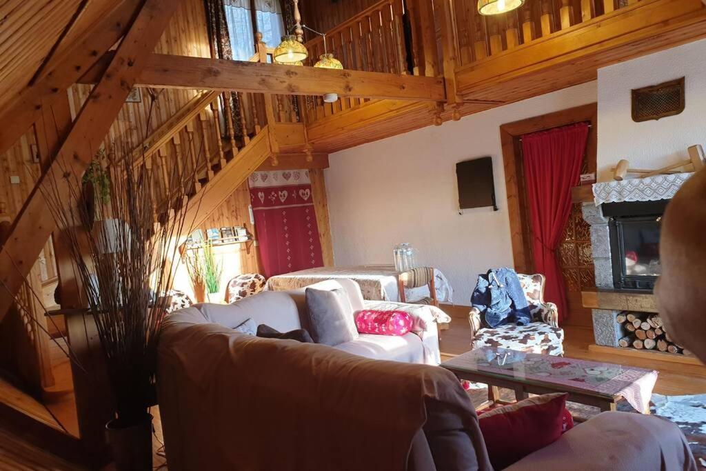 Authentique Chalet Vue Sur Le Lac Et Les Pistes Besse-et-Saint-Anastaise Buitenkant foto